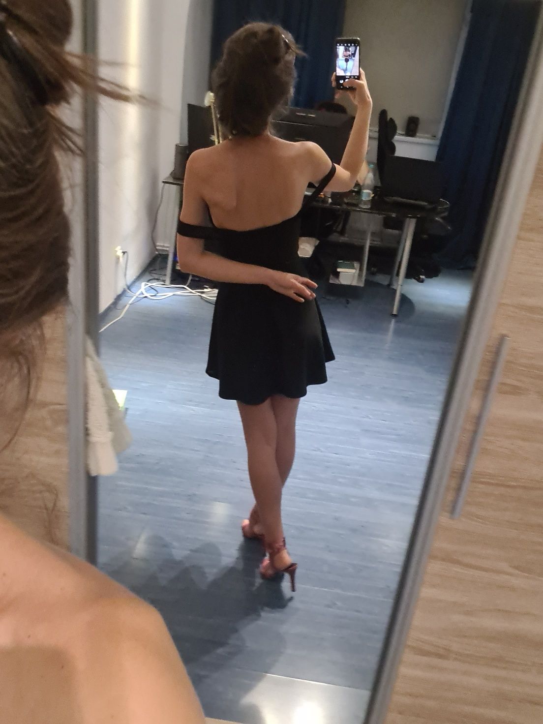 rochie neagra, sexy, foarte comoda