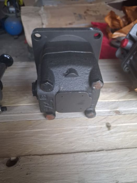 Pompe hidraulice de tractor