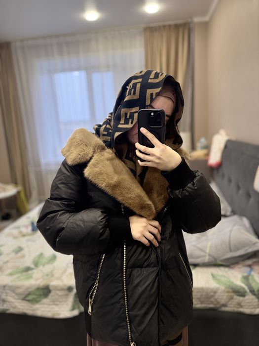 Зимний пуховик с капюшоном