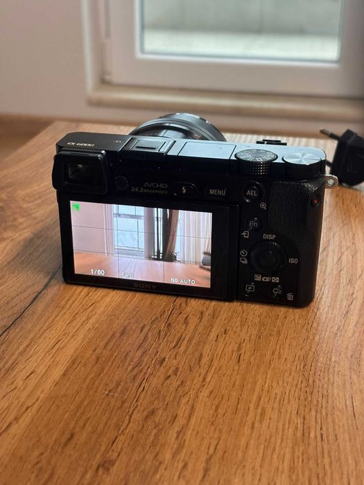 Sony A6000 с обектив 16–50mm + комплект аксесоари