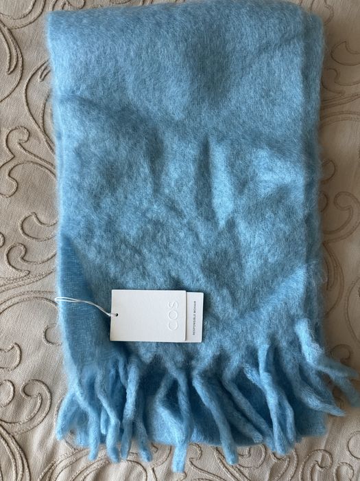 Новый шарф Cos голубого цвета