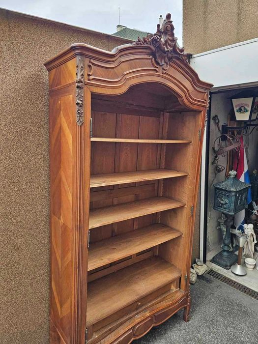 Уникален разглобяем шкаф с дърворезба и интарзия