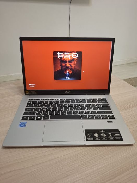 Ноутбук Acer Swift 1 IPS экраном Full HD