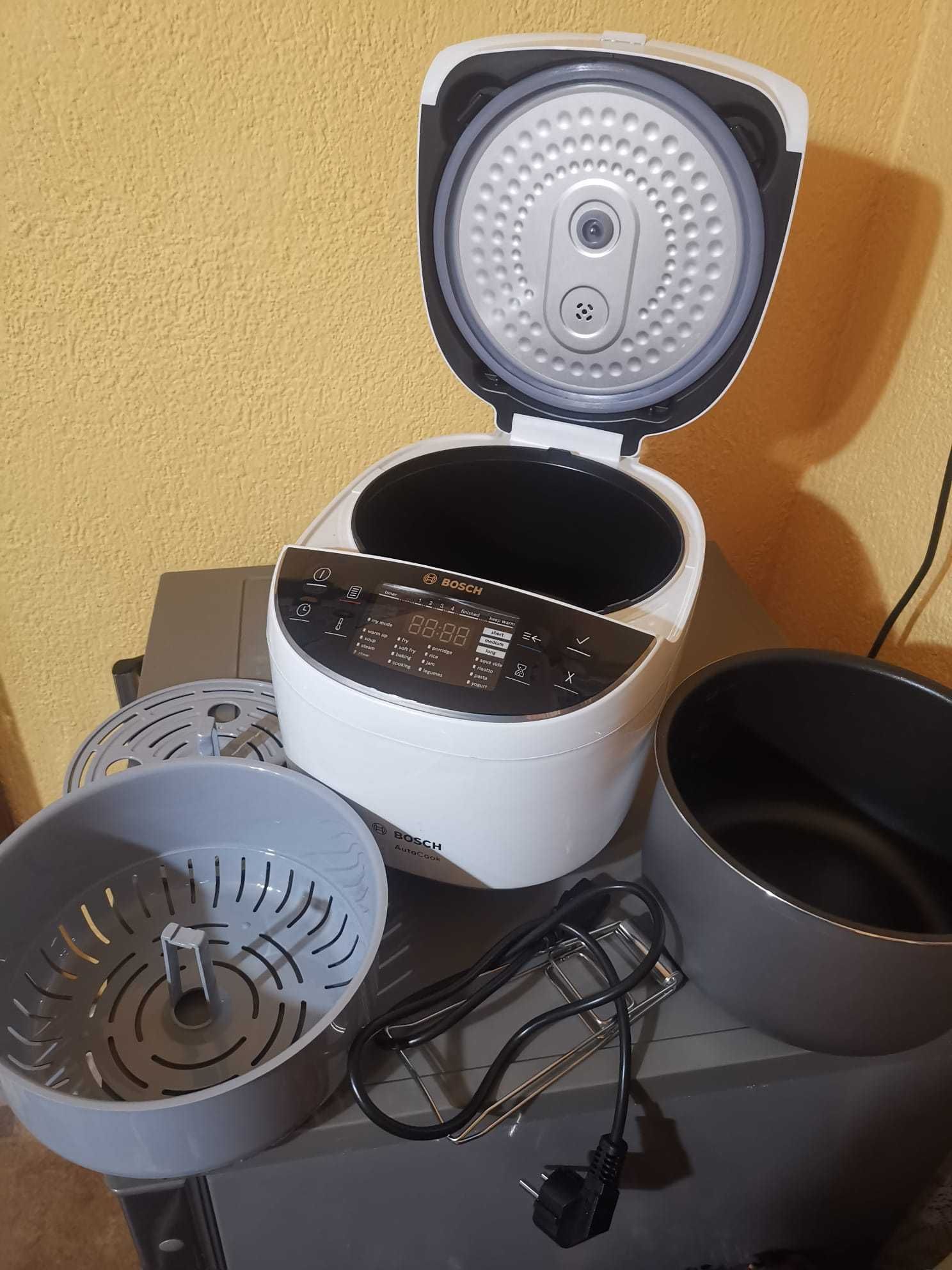 Мултикукър Bosch MUC11W12