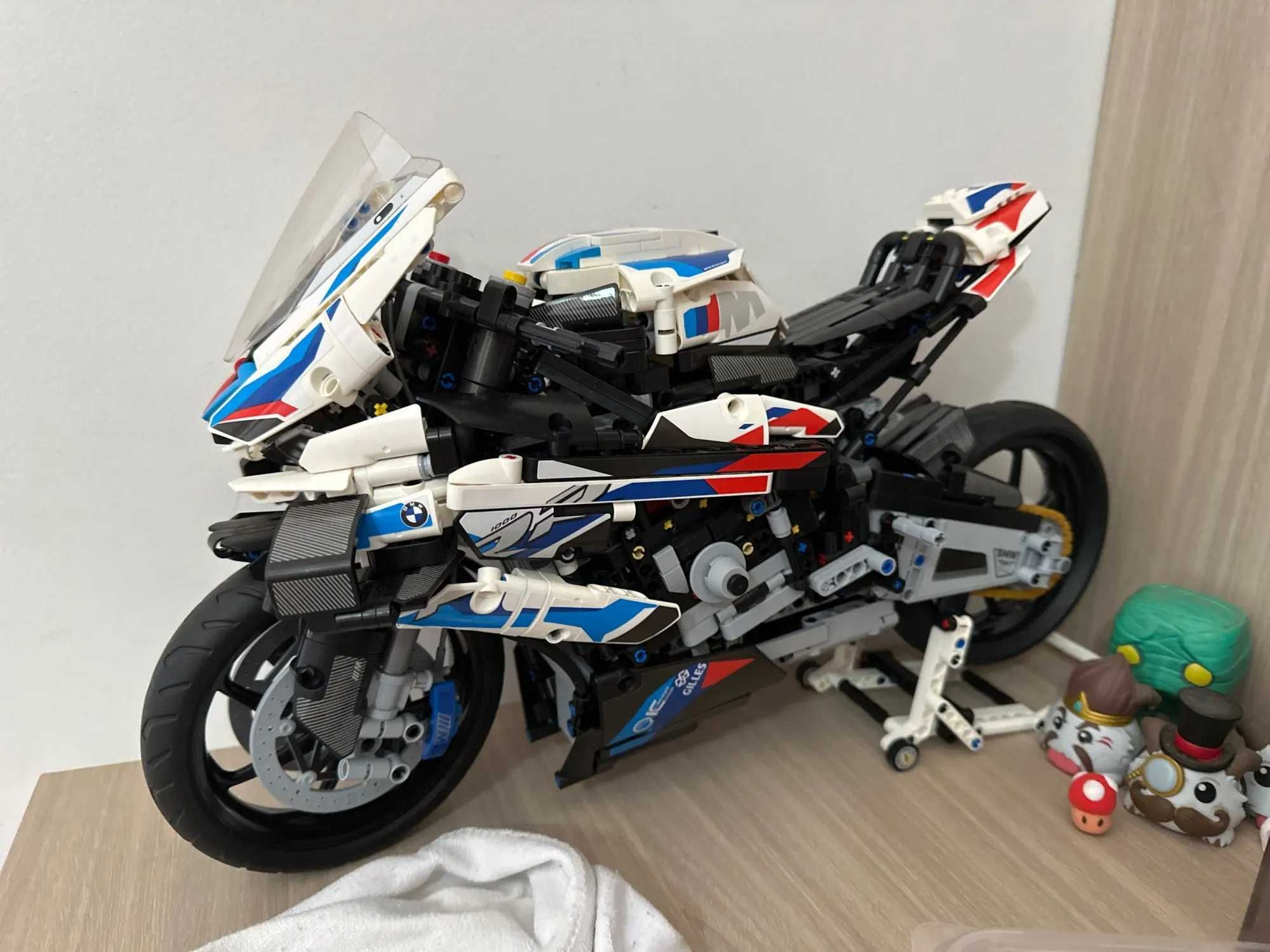 Motocicleta tip Lego BMW M1000RR - 1920 piese DE ASAMBLAT