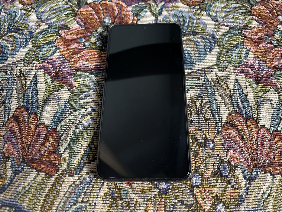 Продавам Samsung Galaxy S22 256/8Gb