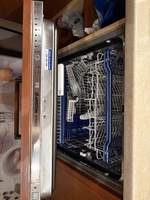 Masina de spalat vase Ariston, trebuie schimbat furtunul de alimentare