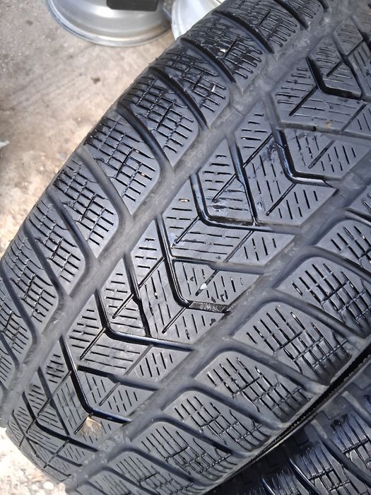 235 60 17 PIRELLI SCORPION 4броя зимни
