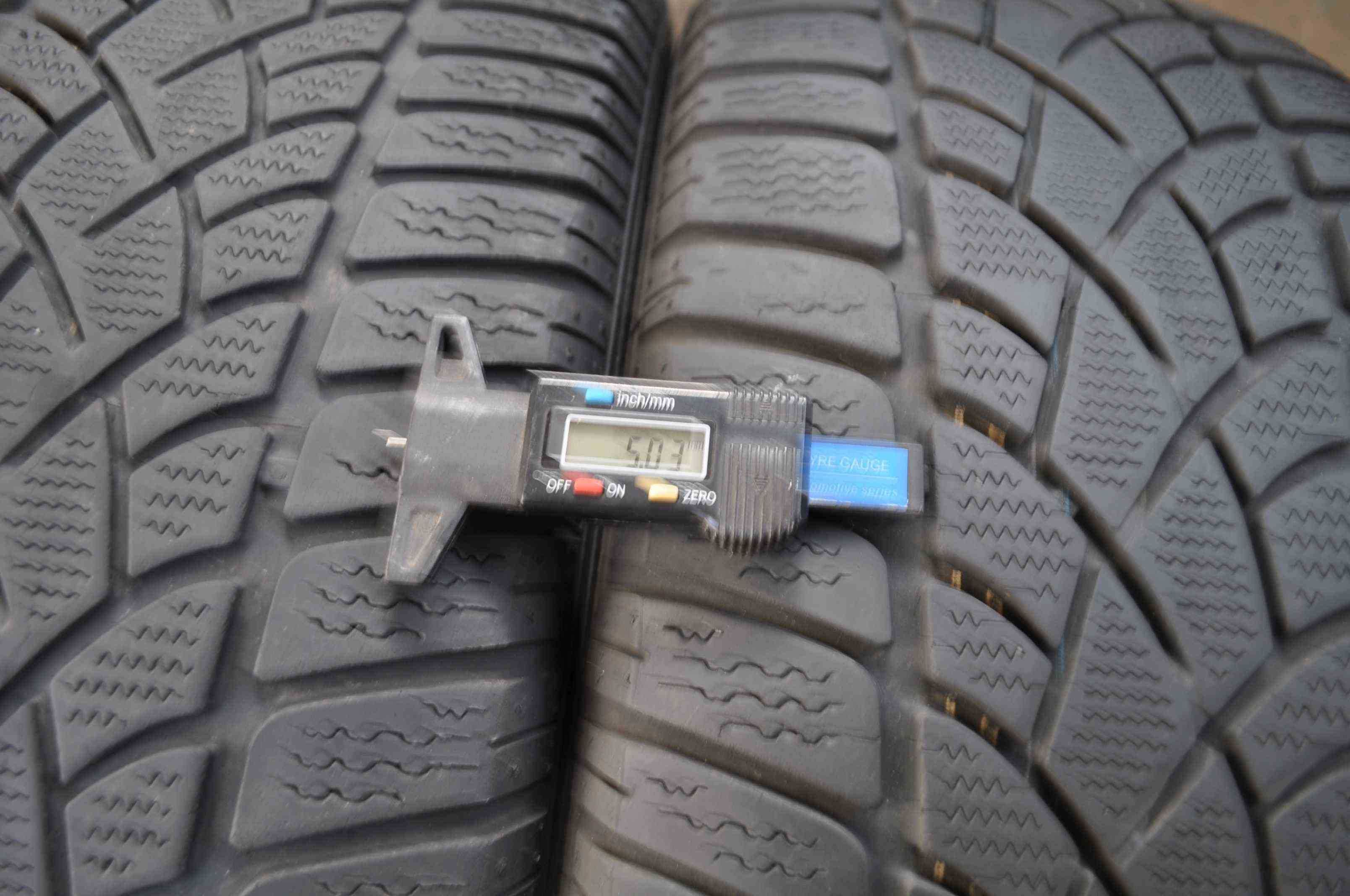 SET 2 Anvelope Iarna 235/45 R19 DUNLOP SP WINTER SPORT 3D
