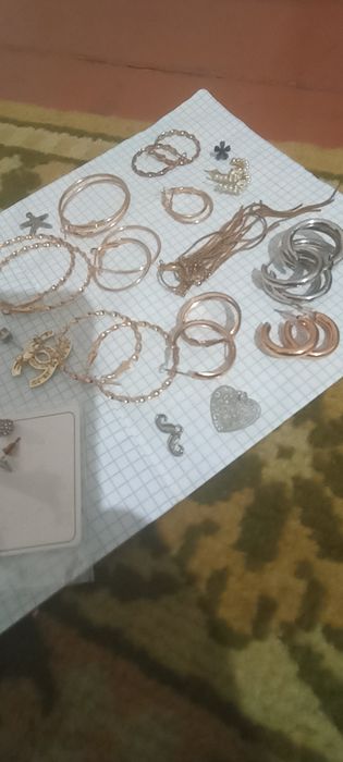 Бижутерия серьги и пару кулонов цена за все