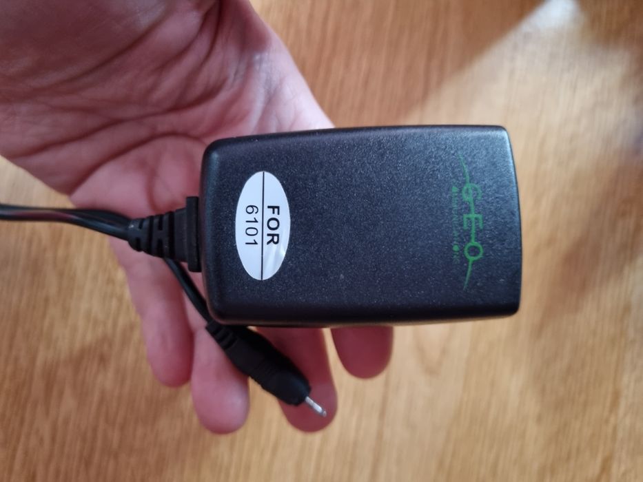 Vand accesorii vechi de telefoane