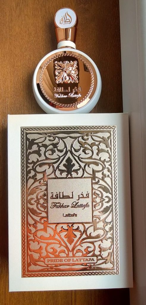 Vând parfum arabesc Fakhar Lattafa