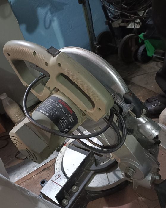 Торцовая пила CROWN