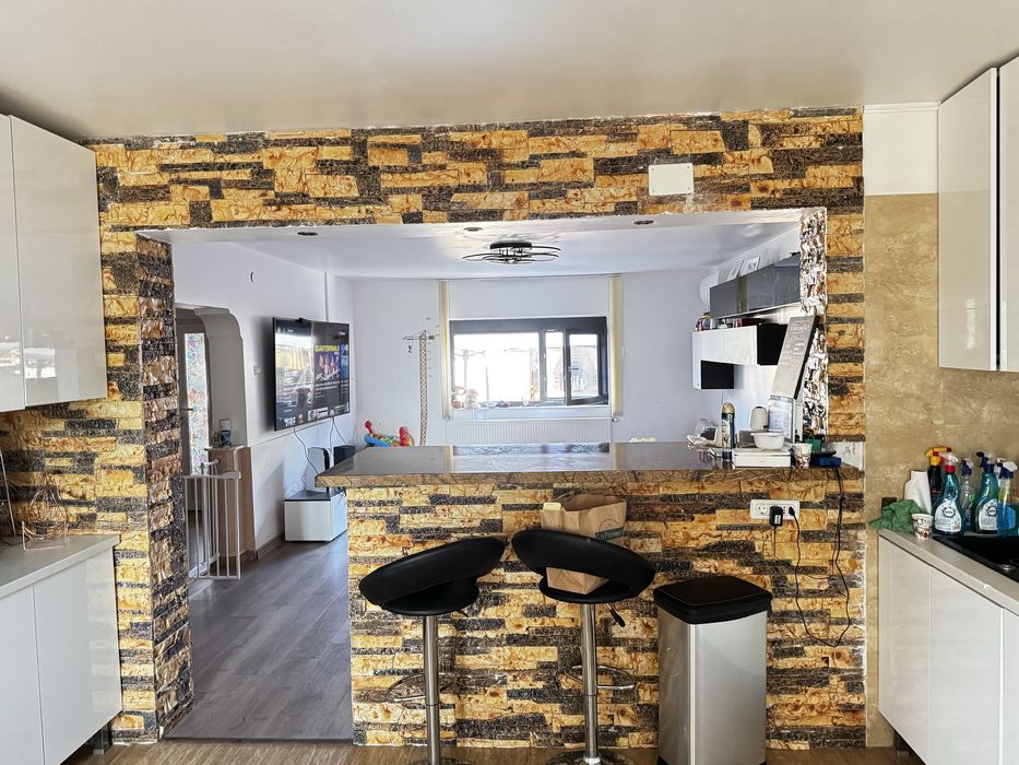 Vila P+2 - 560m2 utili, Garaj, Panouri Solare + Baterii +Pompa Caldura