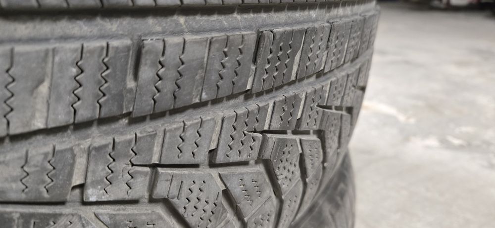 2бр. зимни гуми 215/55/17 Hankook