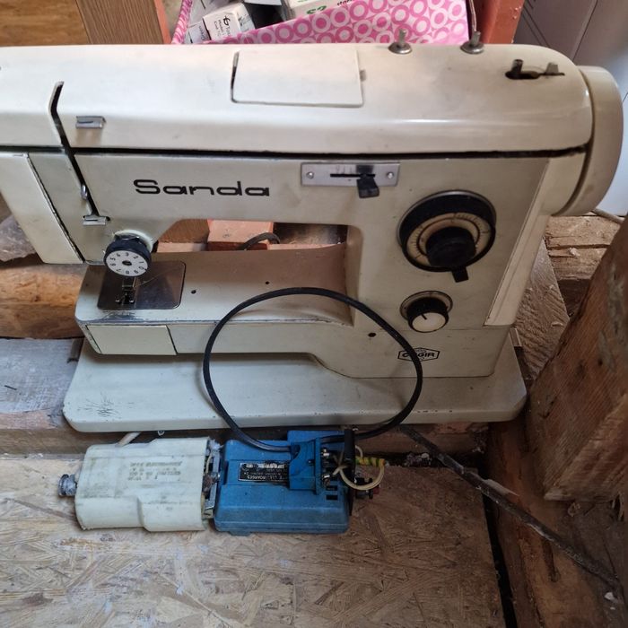 Mașina de cusut electrica Sanda Cugir