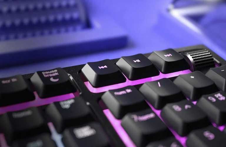 Tastatura gaming Razer Ornata V2 Chroma RGB Mecha switch Noua Sigilata