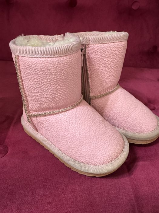 Продам детскте угги