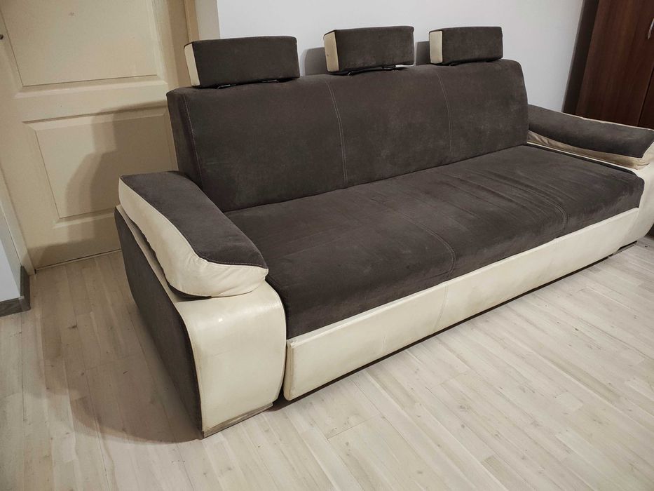 Canapea extensibila ,model frumos