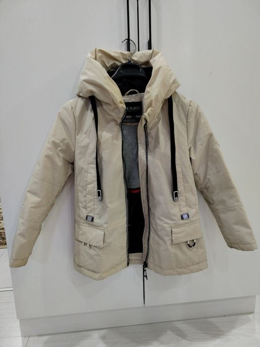 Продам куртку на девочку