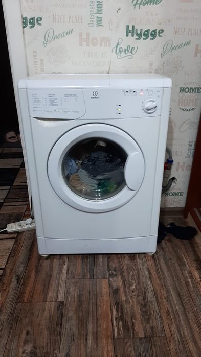 Продам стиральную машину Индэзит