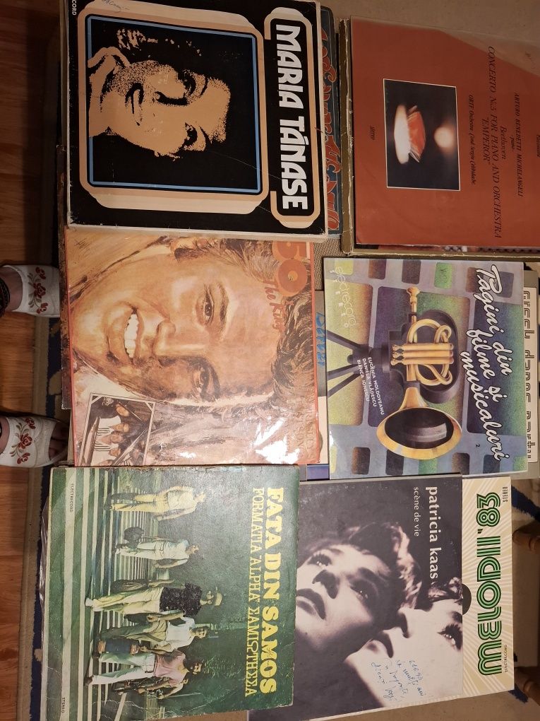 Vand discuri de vinil cu muzica clasica, usoara, populara, simfonică