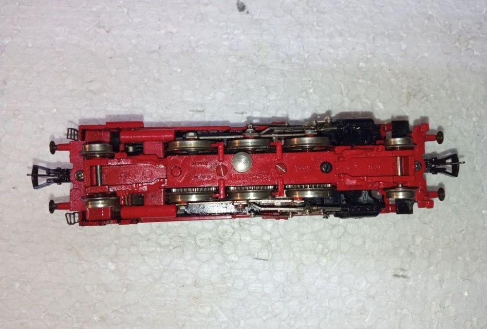 Locomotiva fleischmann BR064 scara H0, 1:87

Tracțiune integrală pe to