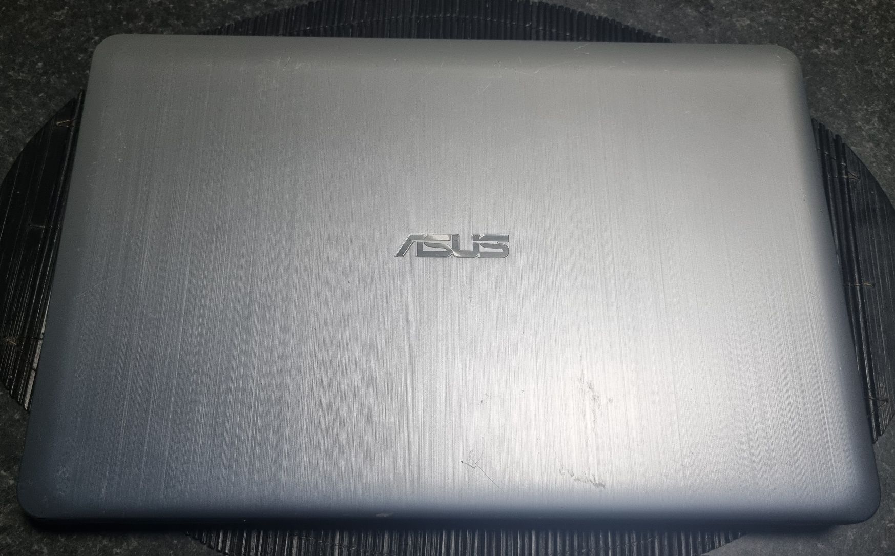 vand laptop Asus VivoBook X540LA..15.6"..i3..8 gb..Ssd+Hard