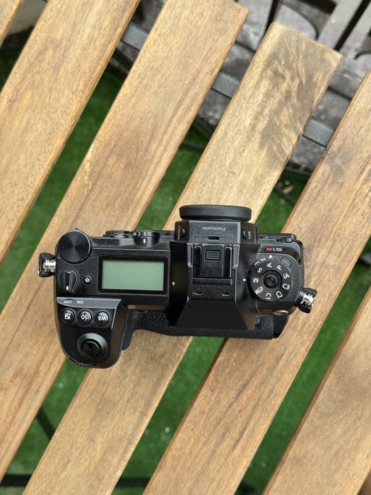 Panasonic Lumix s1r cu grip, 4 acumulatori si cf express 1tb