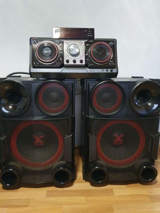 Аудиосистема LG с два големи субуфера и централен модул