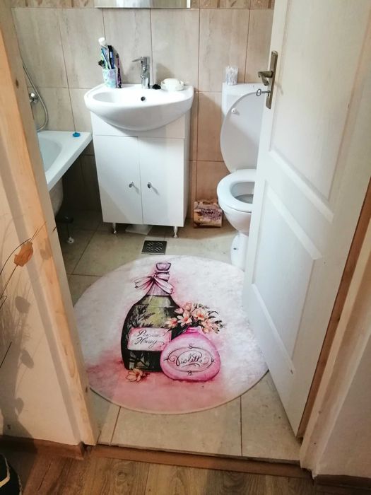 Vând apartament 3 camere in Cugir