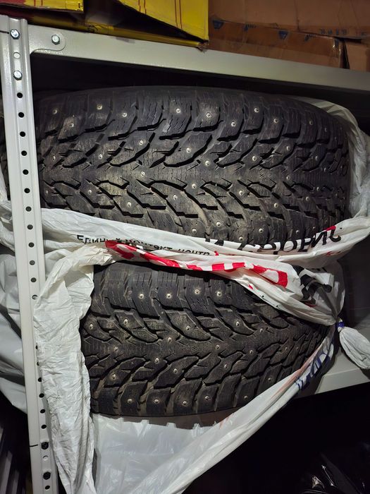 Продам комплект зимних шины Ikon (Nokian) Tyres Autograph 255/55R20
