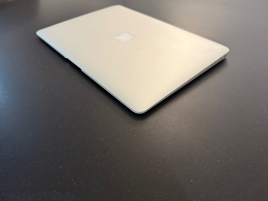 Macbook Air A1466 (2014) macOS Catalina 13 inch 4GB Ram 128 GB storge
