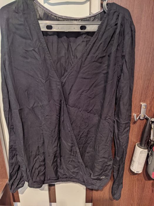 Bluze damă șapte bucăți .de la  10 lei la 15 lei.