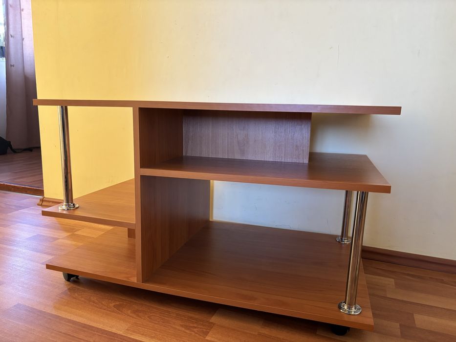 Măsuță TV cu role