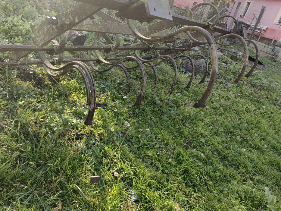 Scarificator pentru pamant