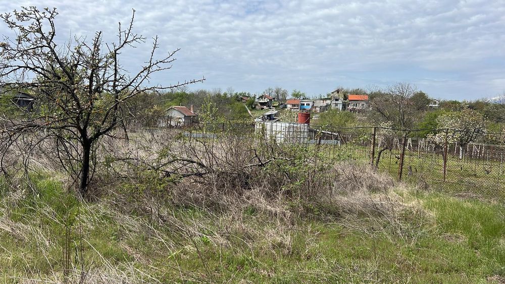 Парцел 1.3 дк в Казанлък за Строеж на Къща в "Старите Лозя" и Тюлбето