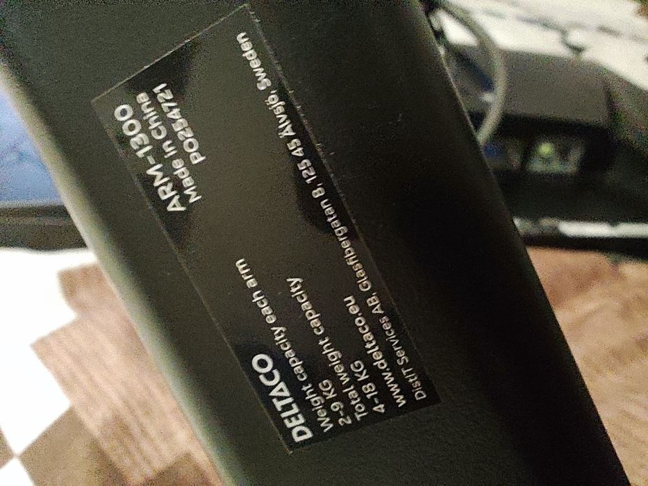 Monitor gaming Asus și suport Deltaco arm1300 2 monitoare