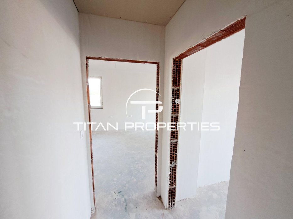 Тристаен апартамент в жк. Остромила с паркомясто