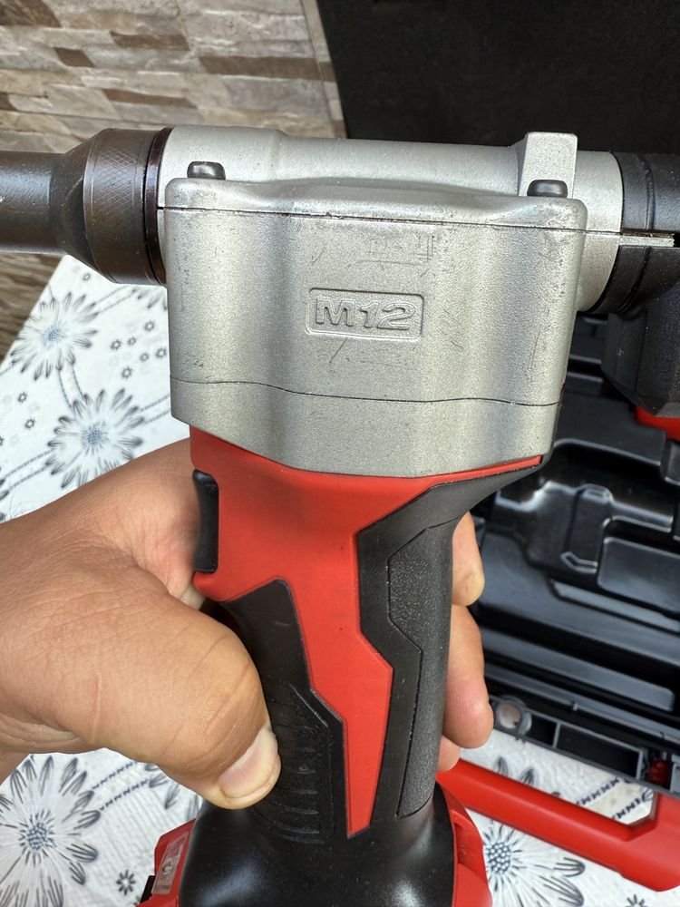 Акумулаторна нитачка MILWAUKEE M12 BPRT