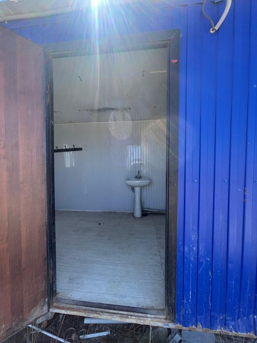 Жилой контейнер и душевой раздевальная