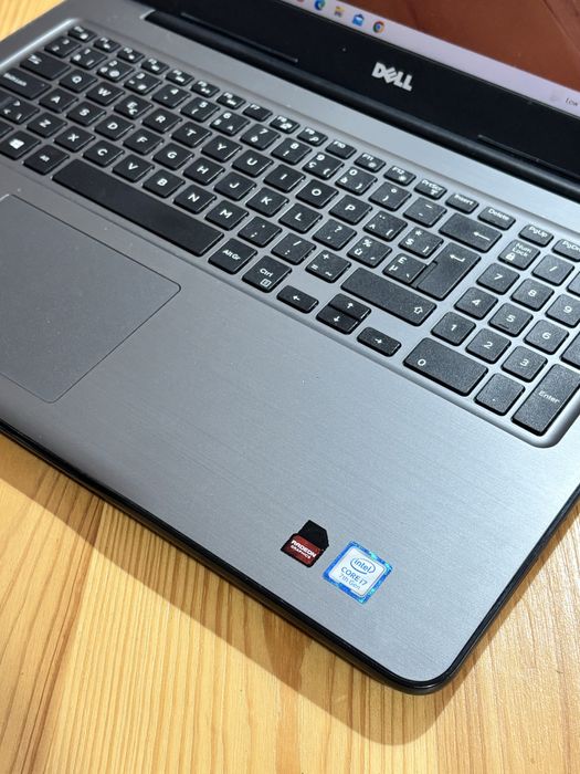 Laptop Dell gaming• Procesor i7-7th gen• Placa video 4gb• 256 ssd