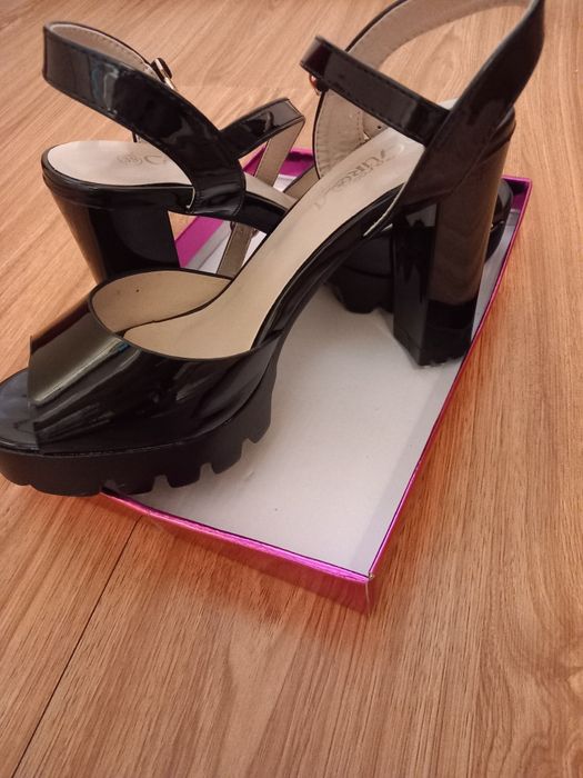 Pantofi eleganti