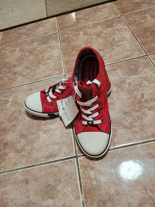 Tenisi Mustang since 1932