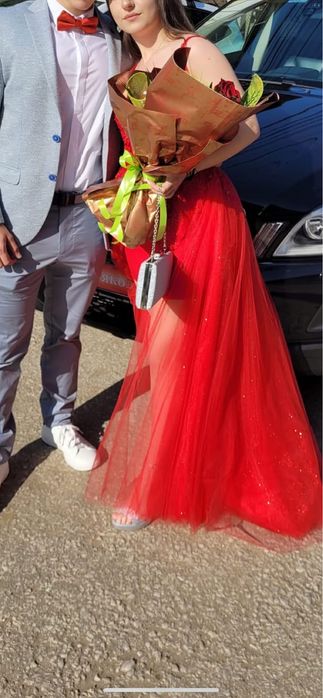 Продавам Бална рокля със сваляща се долна част