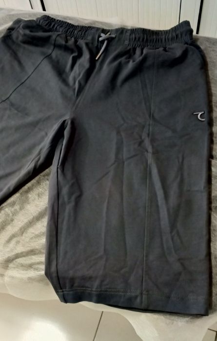 Продается спортивная форма . 3 xL. цена за штуку.костюм 350.000