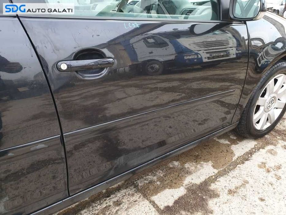Usa Usi Portiera Portiere Dreapta Fata Dezechipata cu Inceput Rugina VW Golf 5 Hatchback 2004 - 2008 Culoare LC9Z