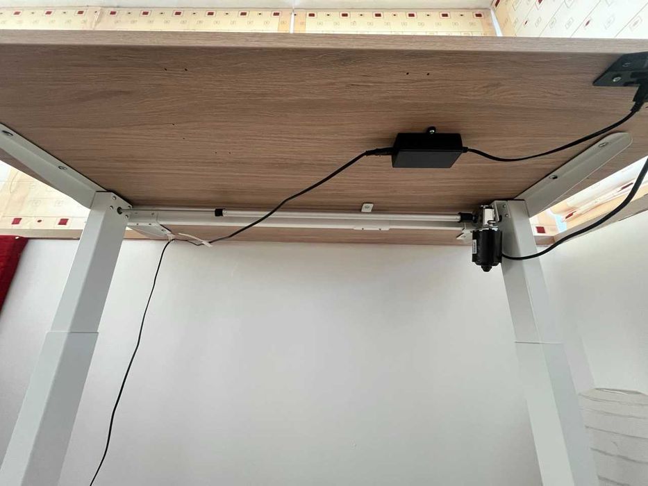 RFG Бюро с регулируема височина Light Pro