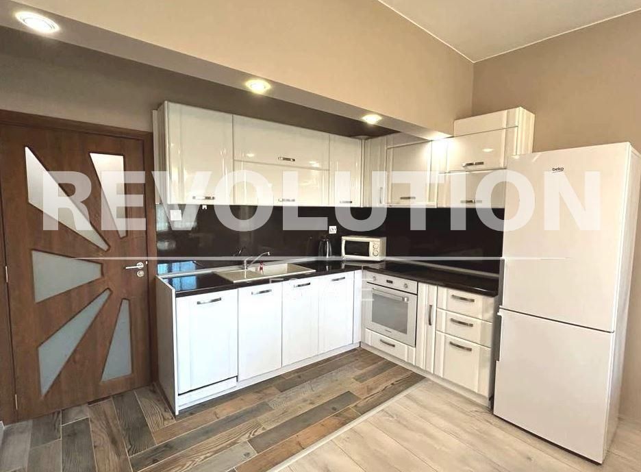 Тристаен апартамент в района на Център!