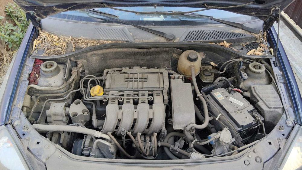 Vehicul pentru dezmebrare renault clio an 2002 motor 1.2 benzina 16 va